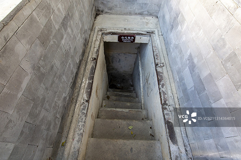 云南省大理市喜洲古镇严家大院后花园防空洞图片素材