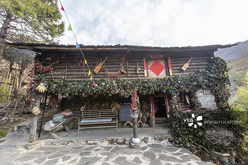 云南省丽江市东巴谷傈僳山寨图片素材