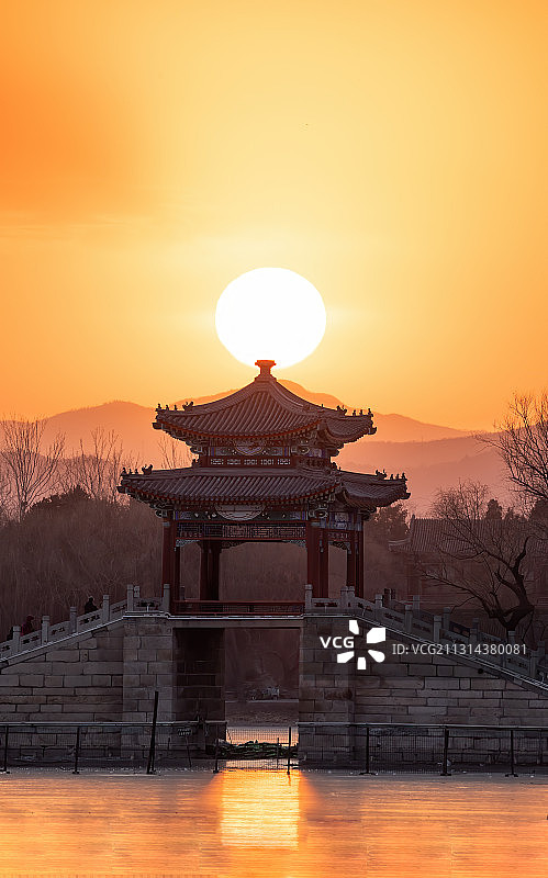 冬季颐和园西堤练桥落日图片素材