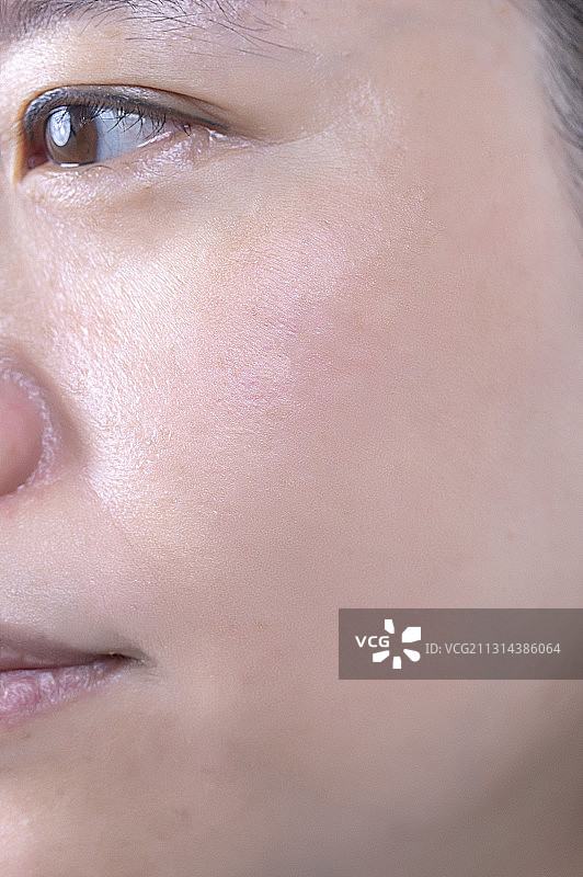 中老年女人平滑的皮肤图片素材