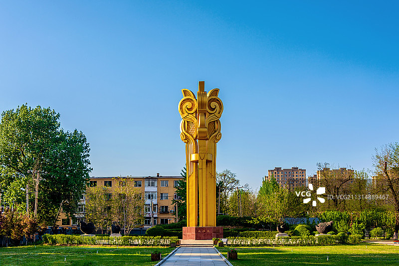 中国辽宁沈阳新乐文化遗址太阳鸟雕塑图片素材