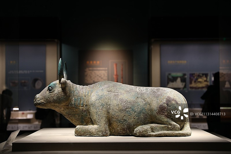 宁夏博物馆西夏鎏金铜卧牛图片素材