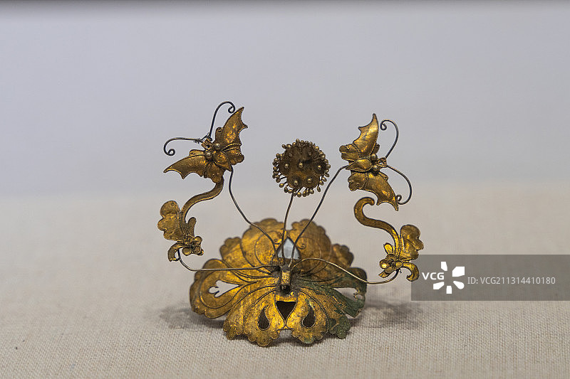 广东梅州中国客家博物馆馆藏古代饰品图片素材