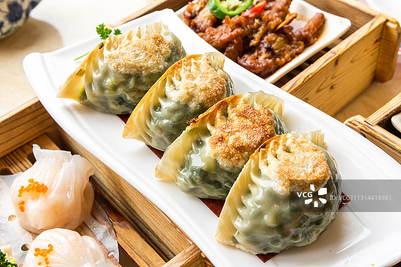 粤式早茶点心韭菜饺特写图片素材