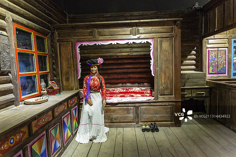 四川省盐源县泸沽湖摩梭博物馆摩梭人花房图片素材