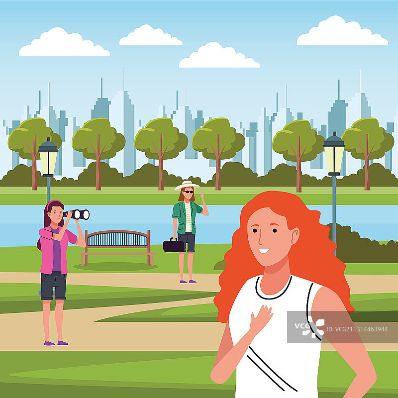 在户外活动的一群女游客图片素材