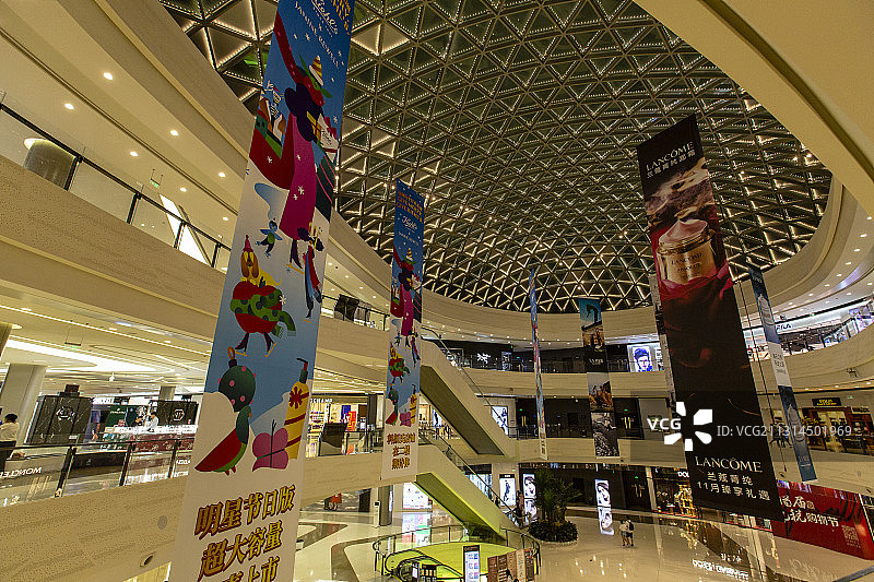 海南省三亚国际免税城内景图片素材