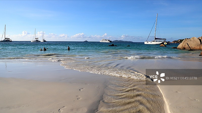 溪流入海图片素材