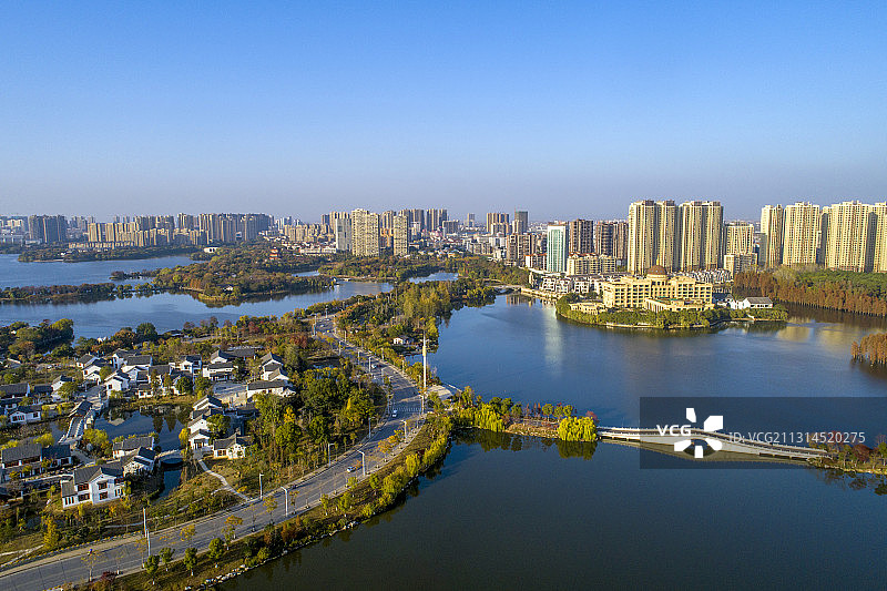 航拍黄冈遗爱湖湿地公园城市风光图片素材