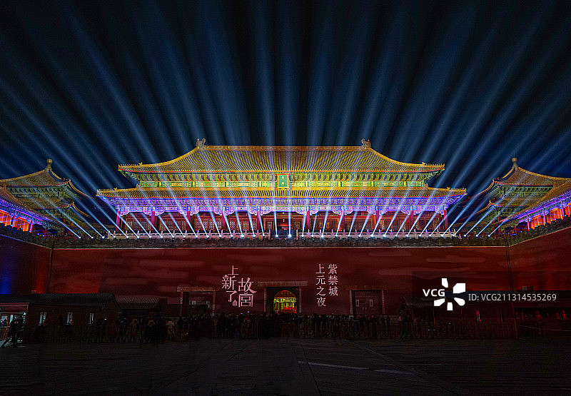 故宫紫禁城午门的璀璨灯光夜景（故宫上元节灯光秀）图片素材