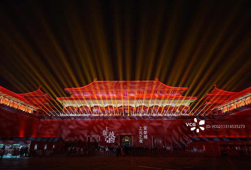 故宫紫禁城午门的璀璨灯光夜景（故宫上元节灯光秀）图片素材