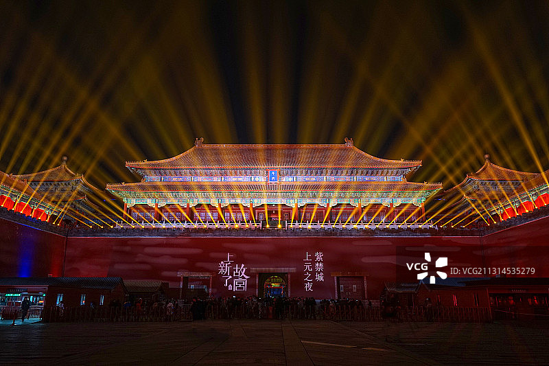 故宫紫禁城午门的璀璨灯光夜景（故宫上元节灯光秀）图片素材