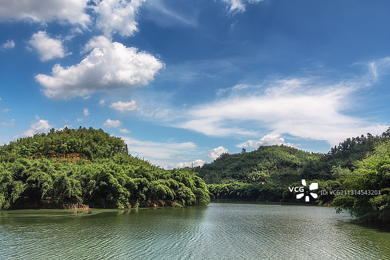 两岸青山相对出图片素材