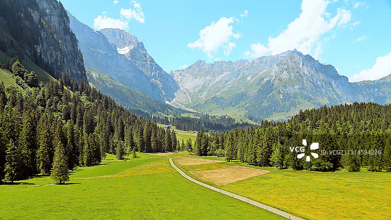 阿尔卑斯山脚图片素材
