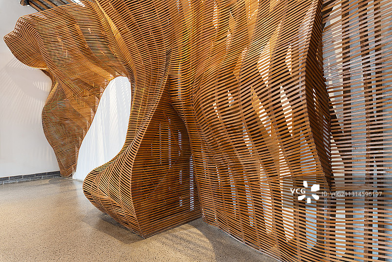 波浪形的竹编墙面装饰图片素材