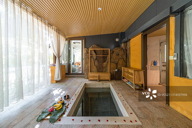 室内小型温泉池图片素材