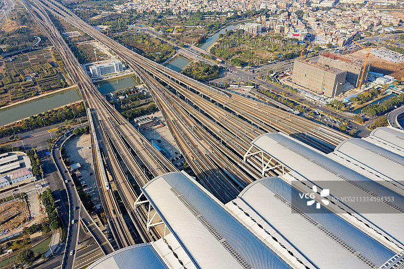 俯瞰广州南站动车运行图片素材