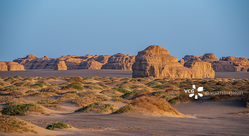 甘肃省酒泉市敦煌市雅丹魔鬼城景区，感受大自然令人震撼的力量图片素材