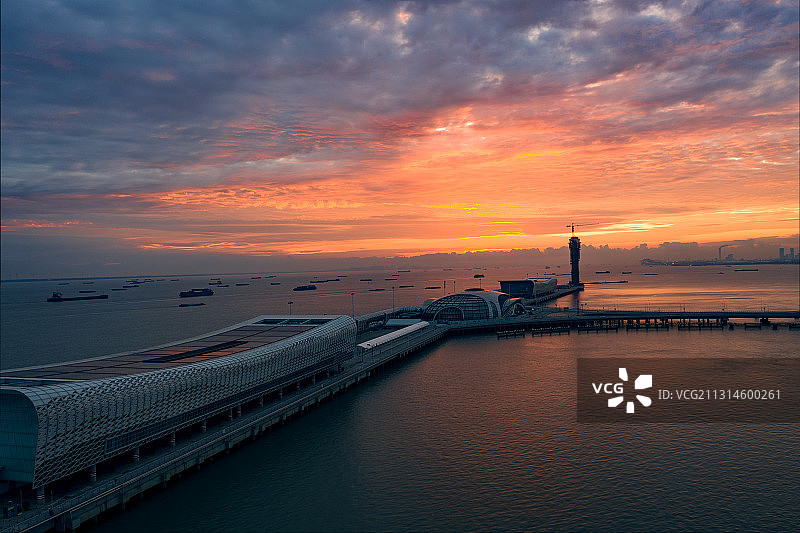 上海宝山邮轮码头日出图片素材