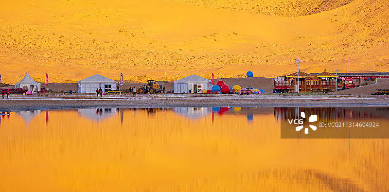 甘肃省金昌市永昌县巴丹吉林沙漠-中国最美的沙漠曲线图片素材