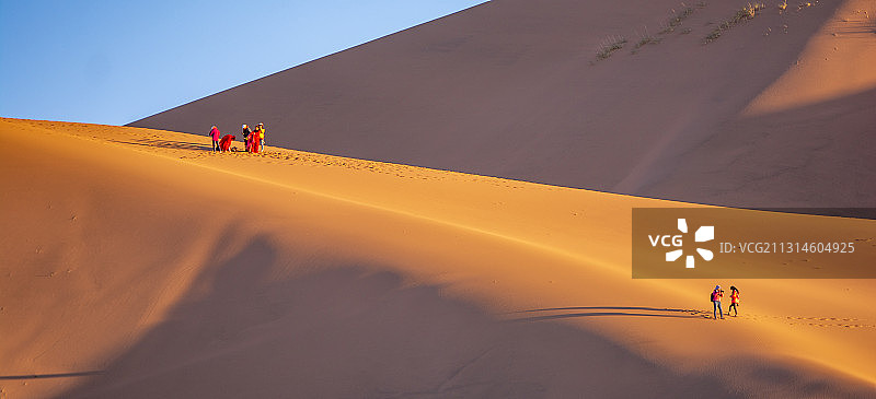 甘肃省金昌市永昌县巴丹吉林沙漠-中国最美的沙漠曲线图片素材