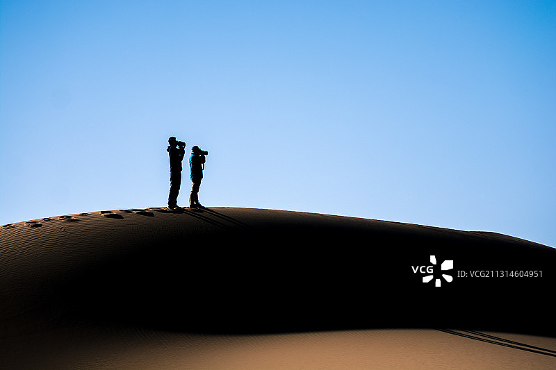 甘肃省金昌市永昌县巴丹吉林沙漠-中国最美的沙漠曲线图片素材