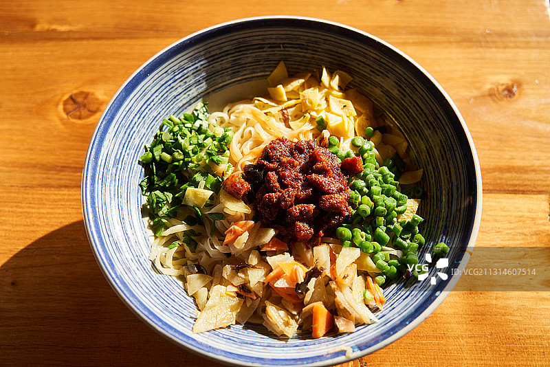 干拌臊子面图片素材