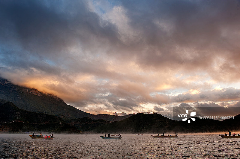 泸沽湖晨曦图片素材