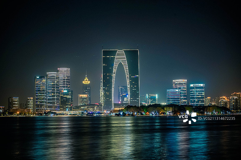 遥看东方之门图片素材