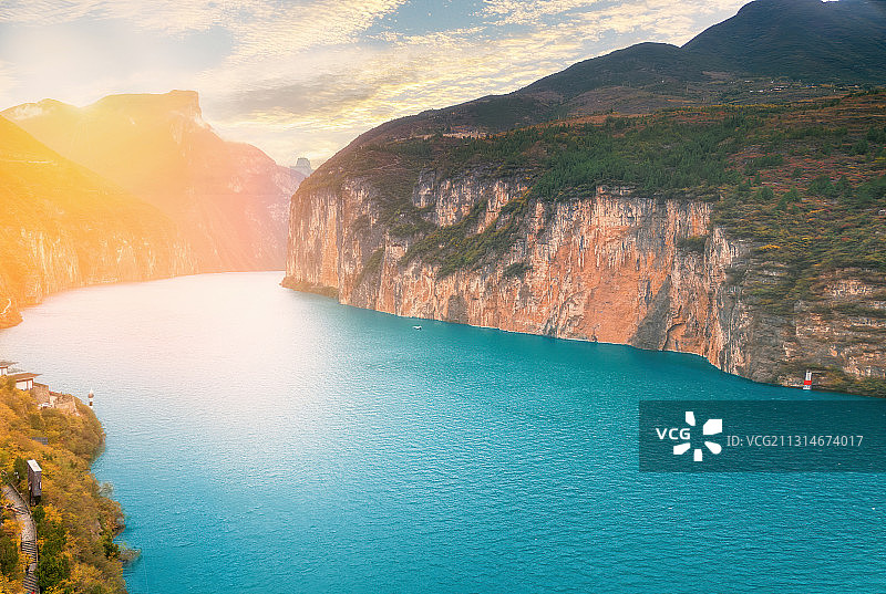 长江三峡瞿塘峡与夔门夕阳图片素材