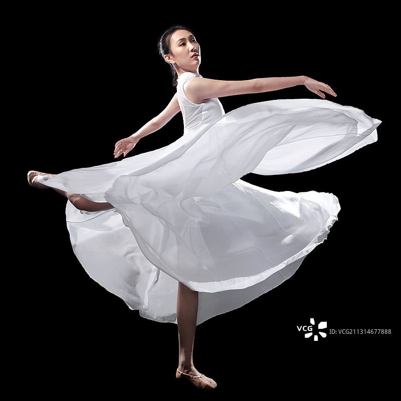 青年女人跳芭蕾舞图片素材
