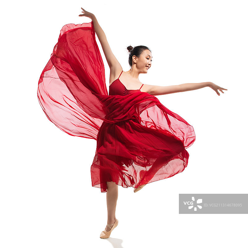 穿红色裙子跳芭蕾舞的青年女人图片素材