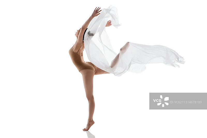 青年女人跳舞图片素材