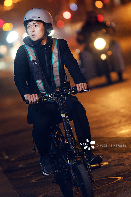 路途中的代驾赶往订单位置图片素材