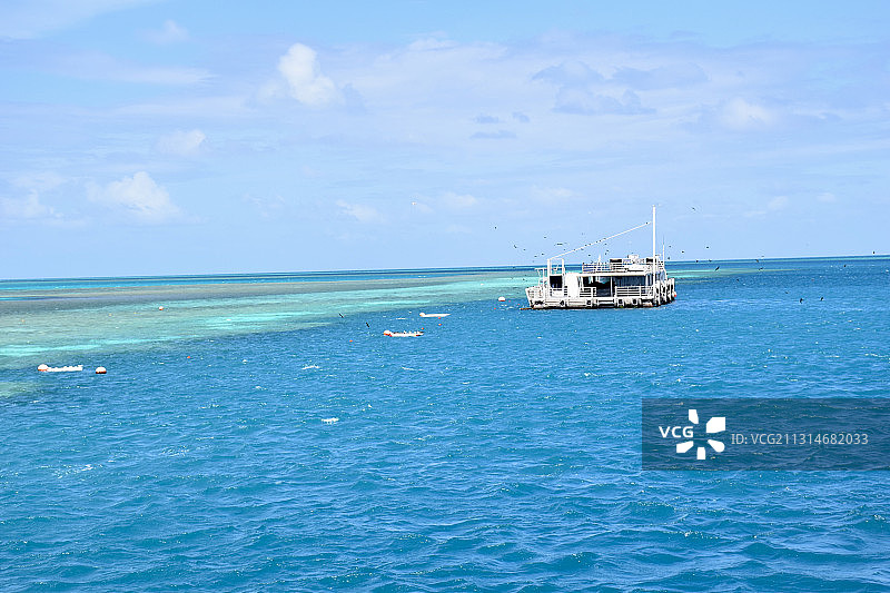 大堡礁的海上渔船图片素材