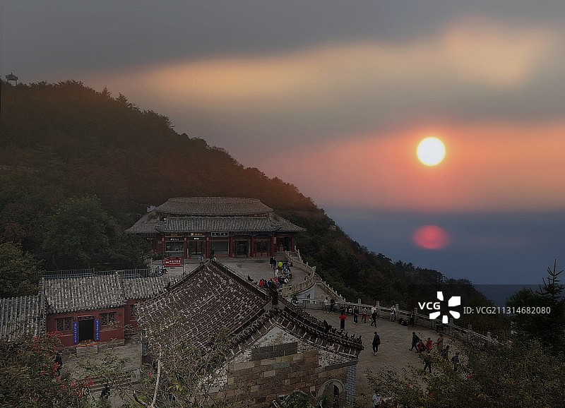 夕照泰山天街图片素材
