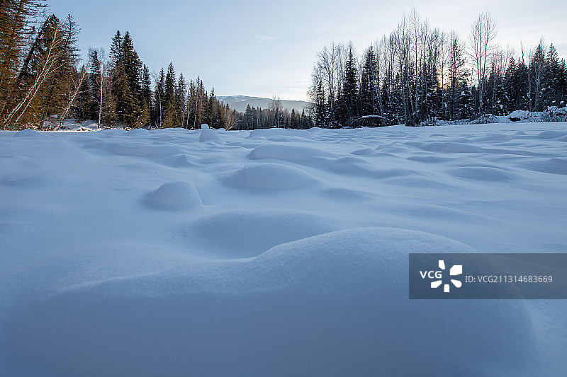 新疆北疆阿勒泰地区布尔津县禾木村雪景图片素材