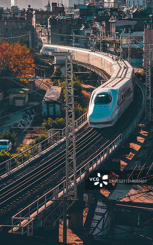 春天归家的高铁 昆明图片素材