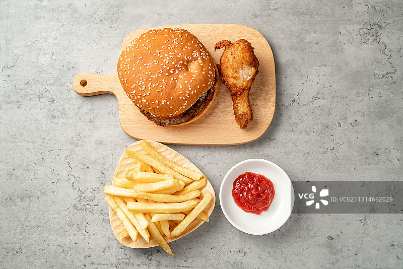 汉堡炸鸡配薯条图片素材