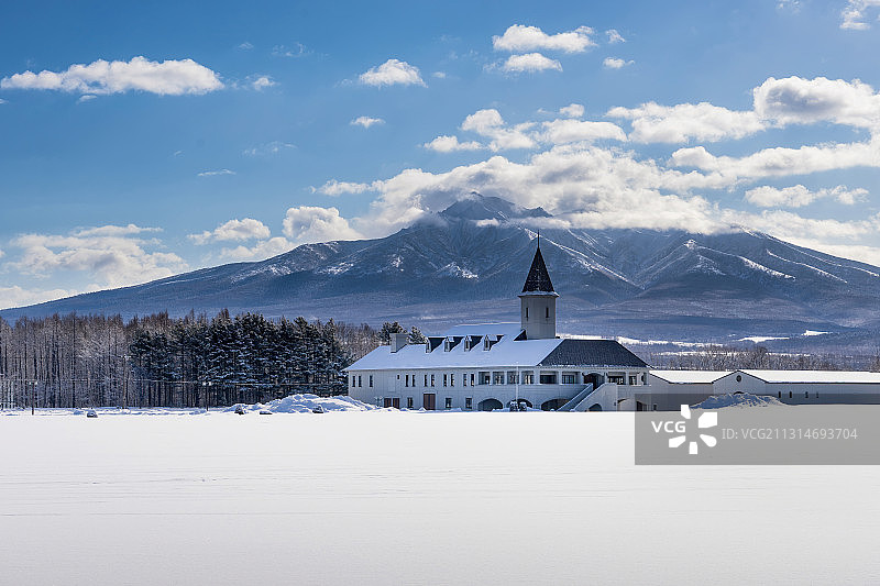 清里町烧酒酒厂与斜里岳图片素材