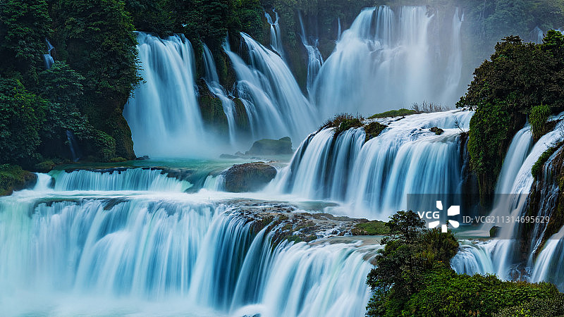 亚洲第一大跨国瀑布德天瀑布图片素材
