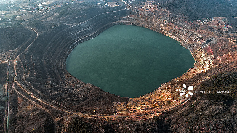 马鞍上矿坑图片素材