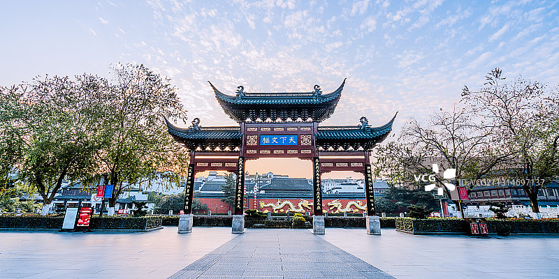 中国江苏南京江南贡院天下文枢牌坊清晨风光图片素材