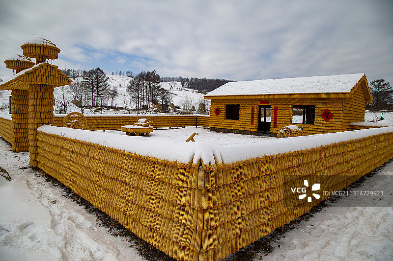 吉林舒兰二合雪乡玉米穗搭建的“黄金屋”图片素材
