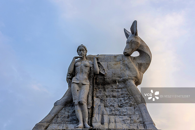 中国海南省三亚市鹿回头雕像图片素材