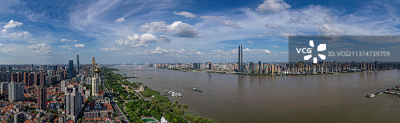 武汉市江岸区长江二桥汉口江滩绿地中心图片素材