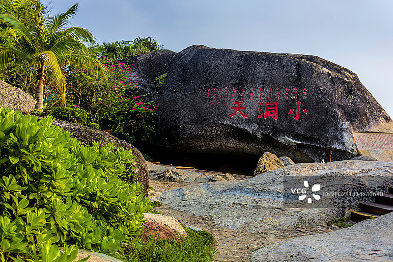 中国海南省三亚市大小洞天图片素材