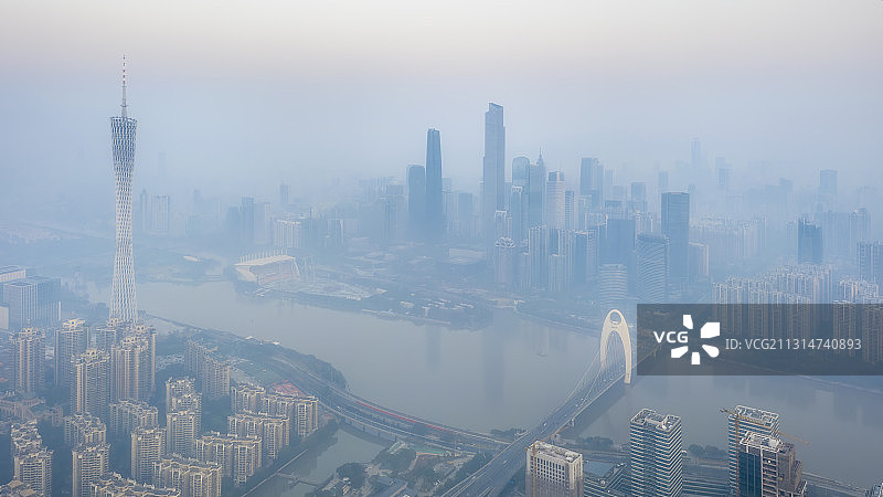 雾霾下的广州CBD图片素材
