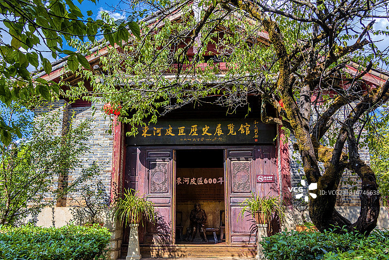中国云南省丽江市束河古镇束河皮匠历史展览馆图片素材