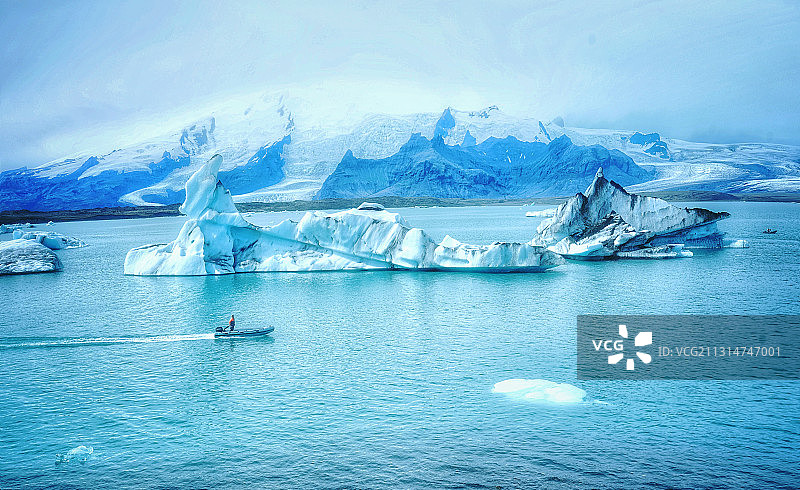 冰岛最著名的冰川湖～杰古沙龙湖图片素材